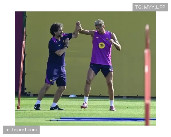 世体：莱万多夫斯基经纪人已抵达巴塞罗那，商讨球员未来